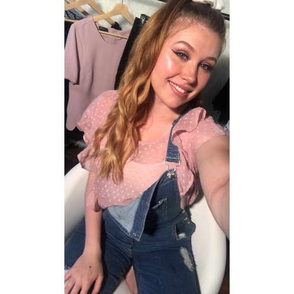 Meet your Posher, Stephanie - Picture 3 of 4